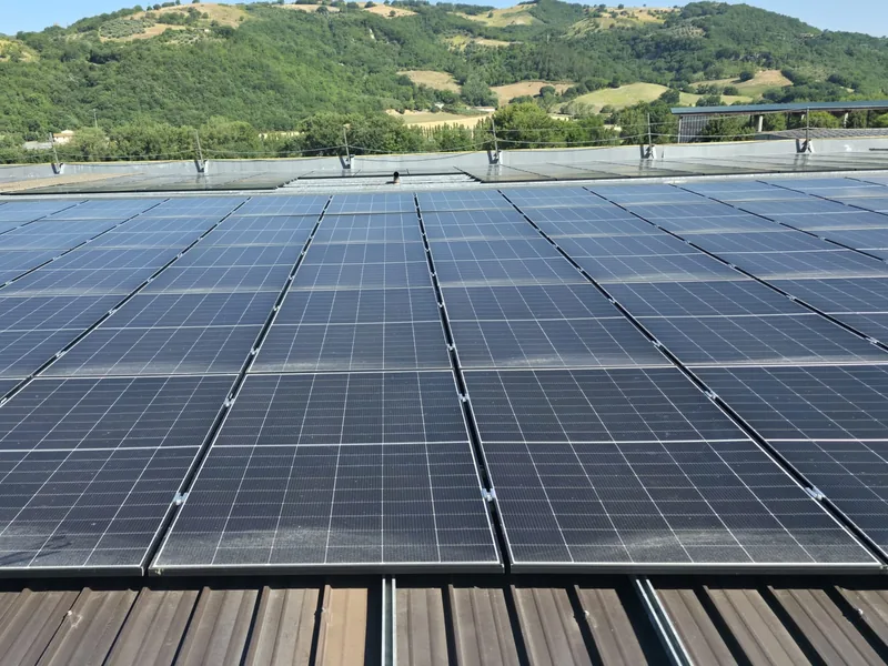 Impianto fotovoltaico su copertura industriale